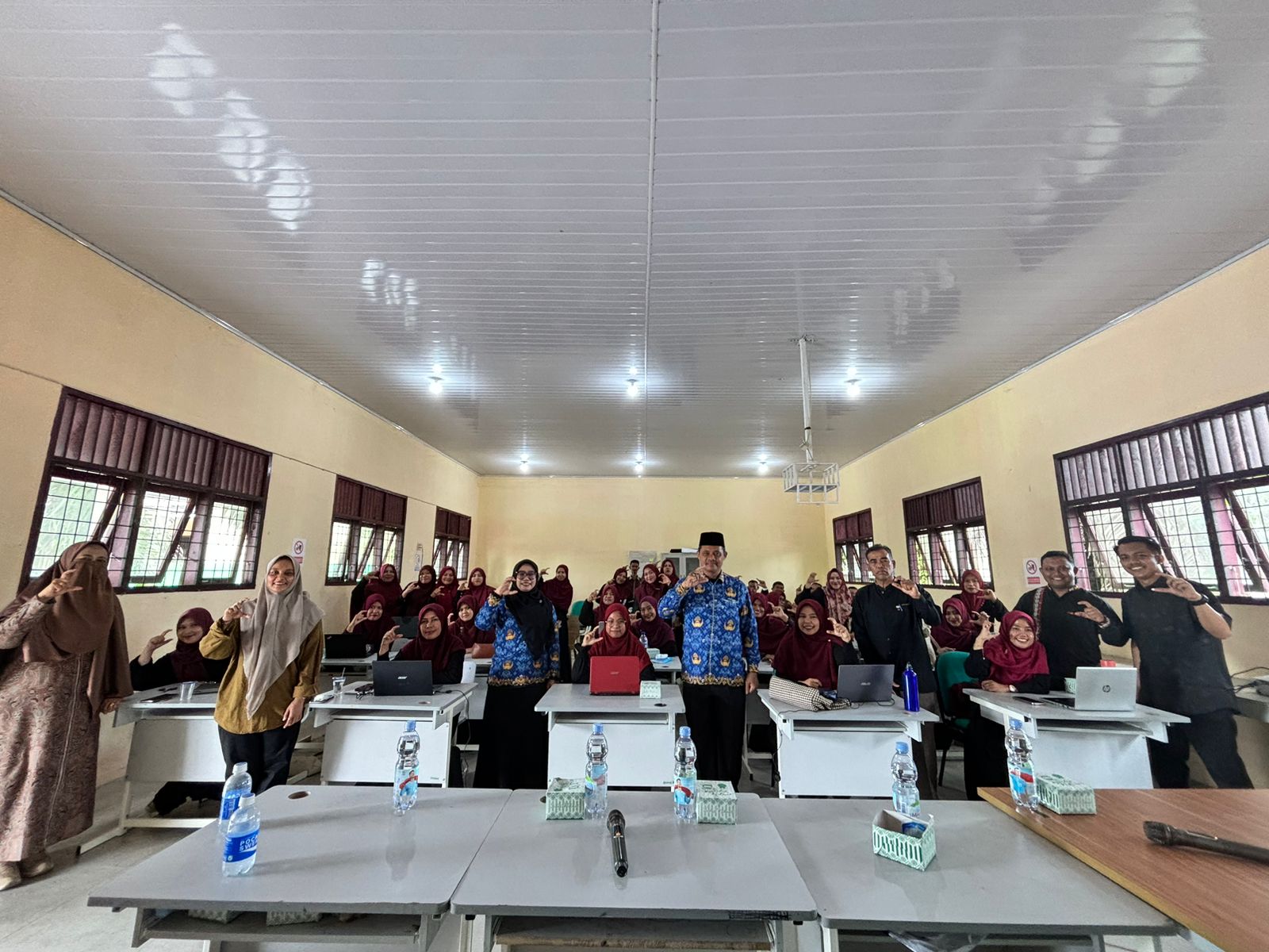 dinas pendidikan dan kebudayaan aceh barat perkuat kompetensi guru SD melalui pelatihan KODING dan kelas Kecerdasan Artificial